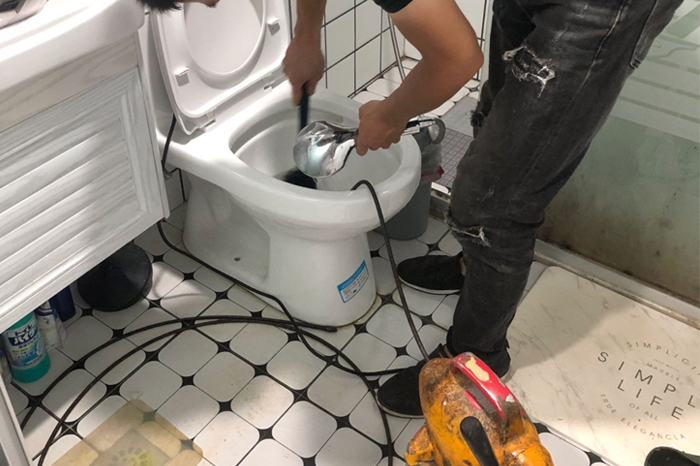 火炬开发区街道疏通下水道