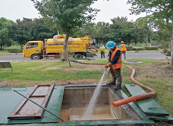 火炬开发区街道化油池清理
